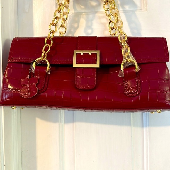 New Women’s The Find Red Croco Embossed Leather Handbag with Wallet & Keychain - Picture 3 of 12